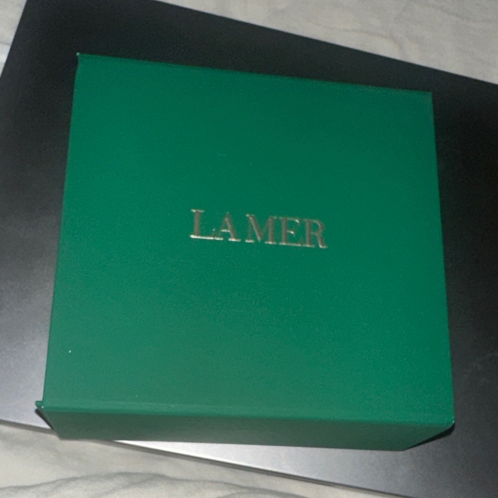 La Mer Green Luxe Hydration Set with Gold Gua Sha - Picture 2 of 3